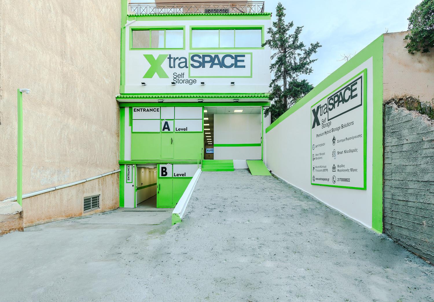 Το κτίριο XtraSPACE με τις εισόδους επιπέδων Α και Β